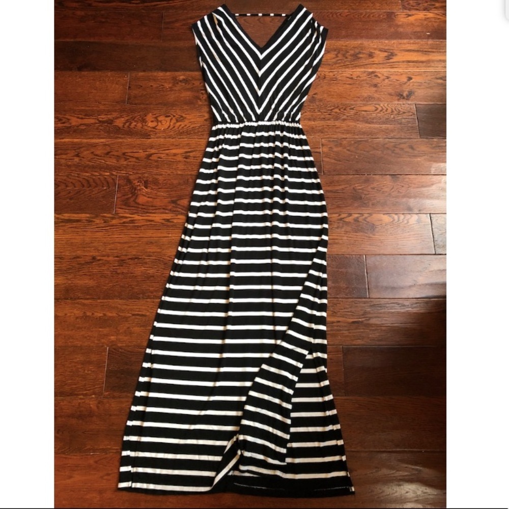 Mossimo Women’s Stripped Jersey Dress
